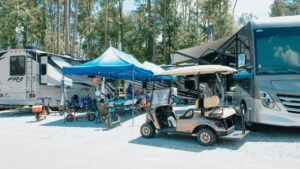 RVs and a golf cart at a full-hookup Northshore campground site in Ponchatoula, Louisiana